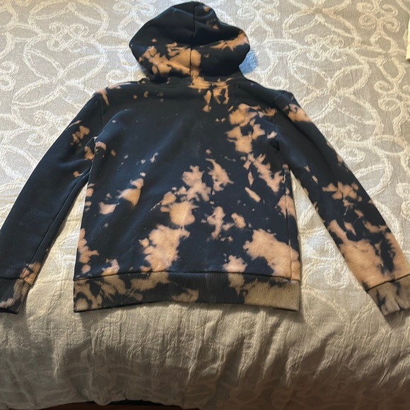 Girl’s Puma distressed hoodie.  Size 10/12.  Excellent condition - Picture 4 of 4